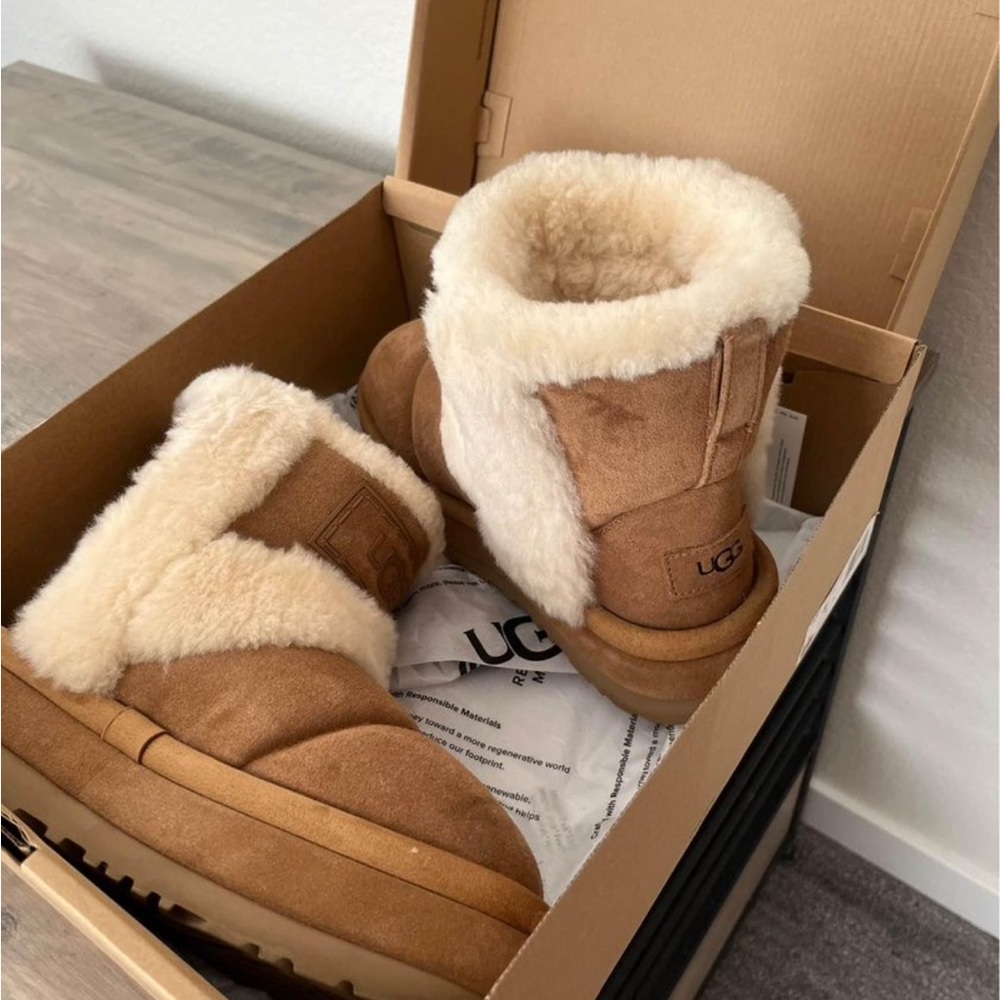 Brand new UGG Gorgeous Chillapeak genuine shearling Trimmed boot
